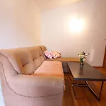 Laura Apartman *
