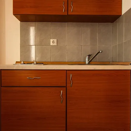 Laura Apartment *