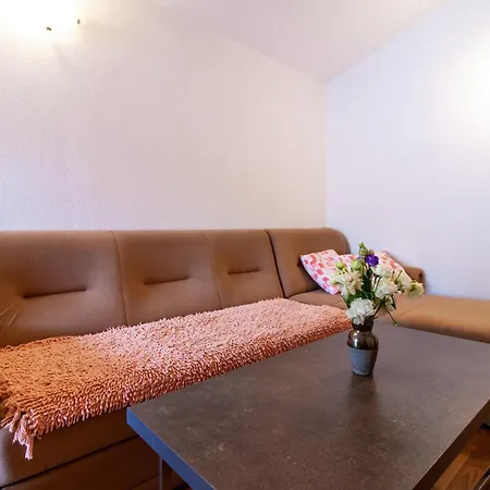 Apartman Laura *